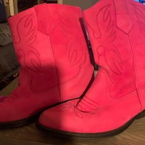 Pink cowgirl boots. 8 inch shaft. Size 7.5 lightly worn condition. No brand name